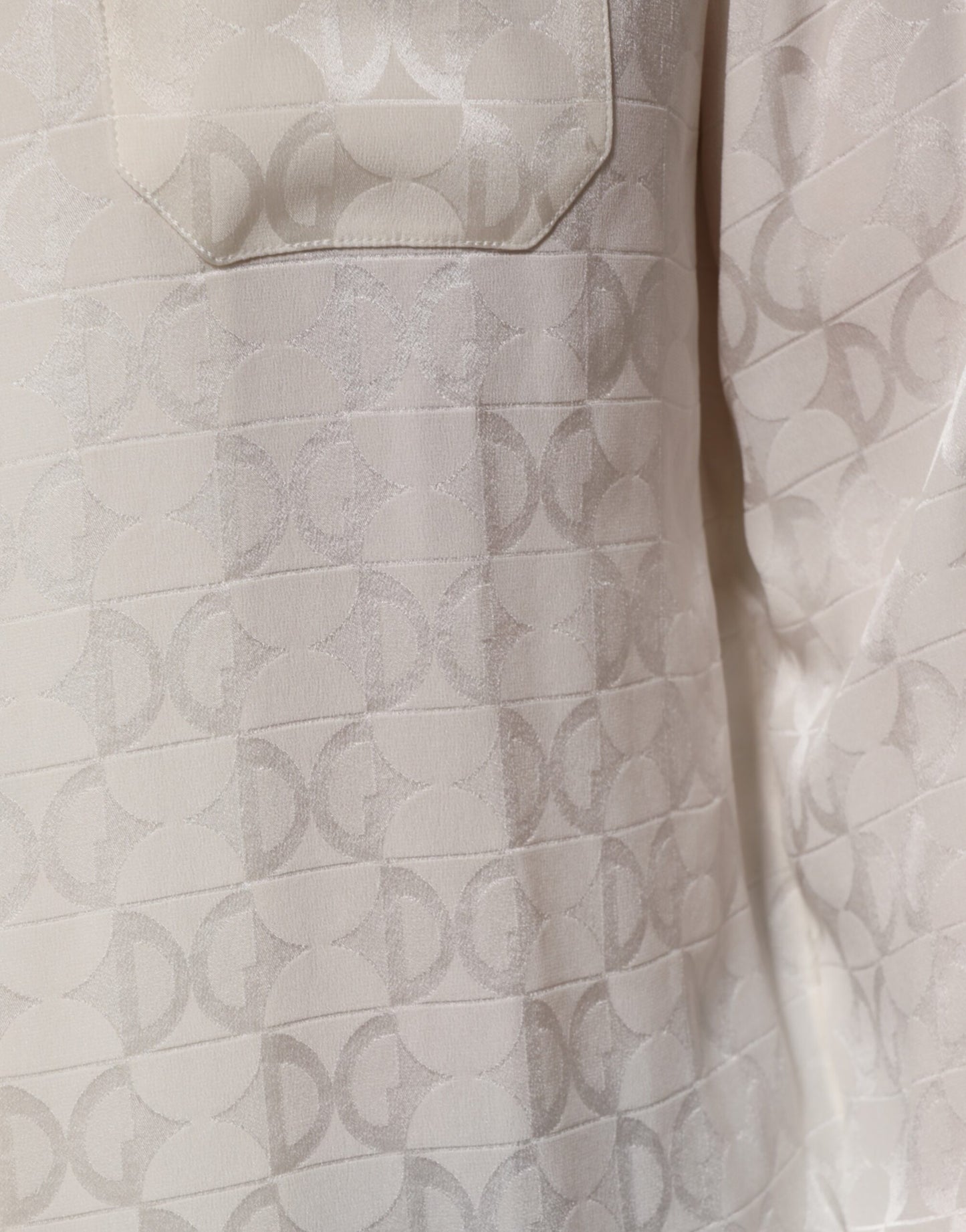 Dolce & Gabbana – Langärmliges Hemd aus weißer Seide mit DG-Logo-Print