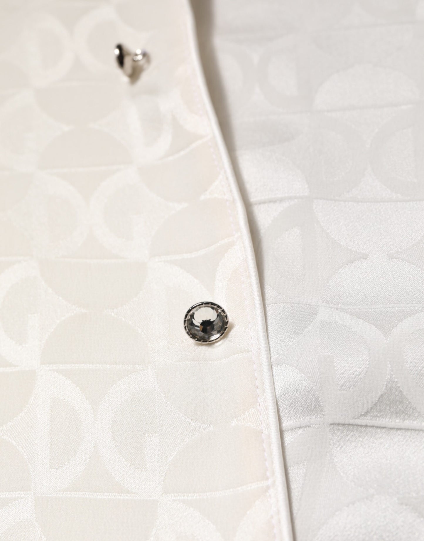 Dolce & Gabbana – Langärmliges Hemd aus weißer Seide mit DG-Logo-Print