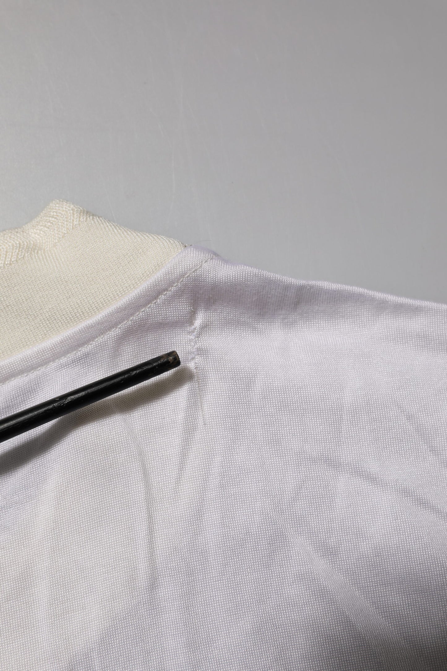 Dolce &amp; Gabbana – Weißes Seiden-T-Shirt mit Rundhalsausschnitt und langen Ärmeln